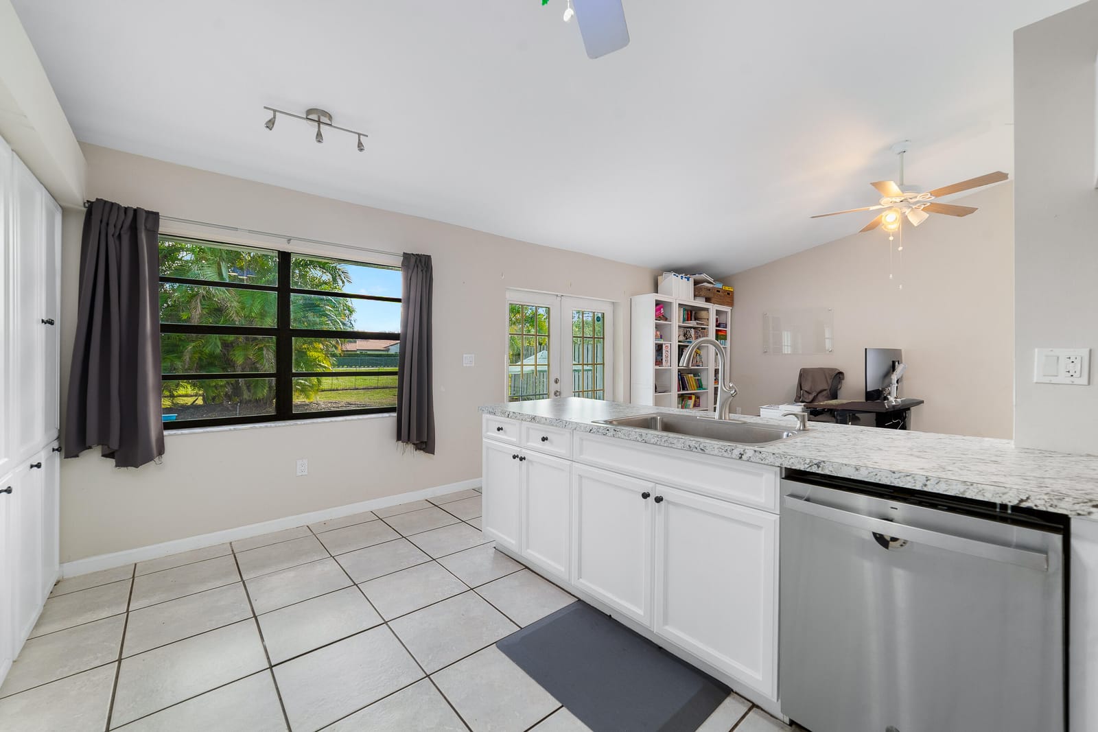 1060 Cedar Creek Way, Davie, FL 33325 photo 11