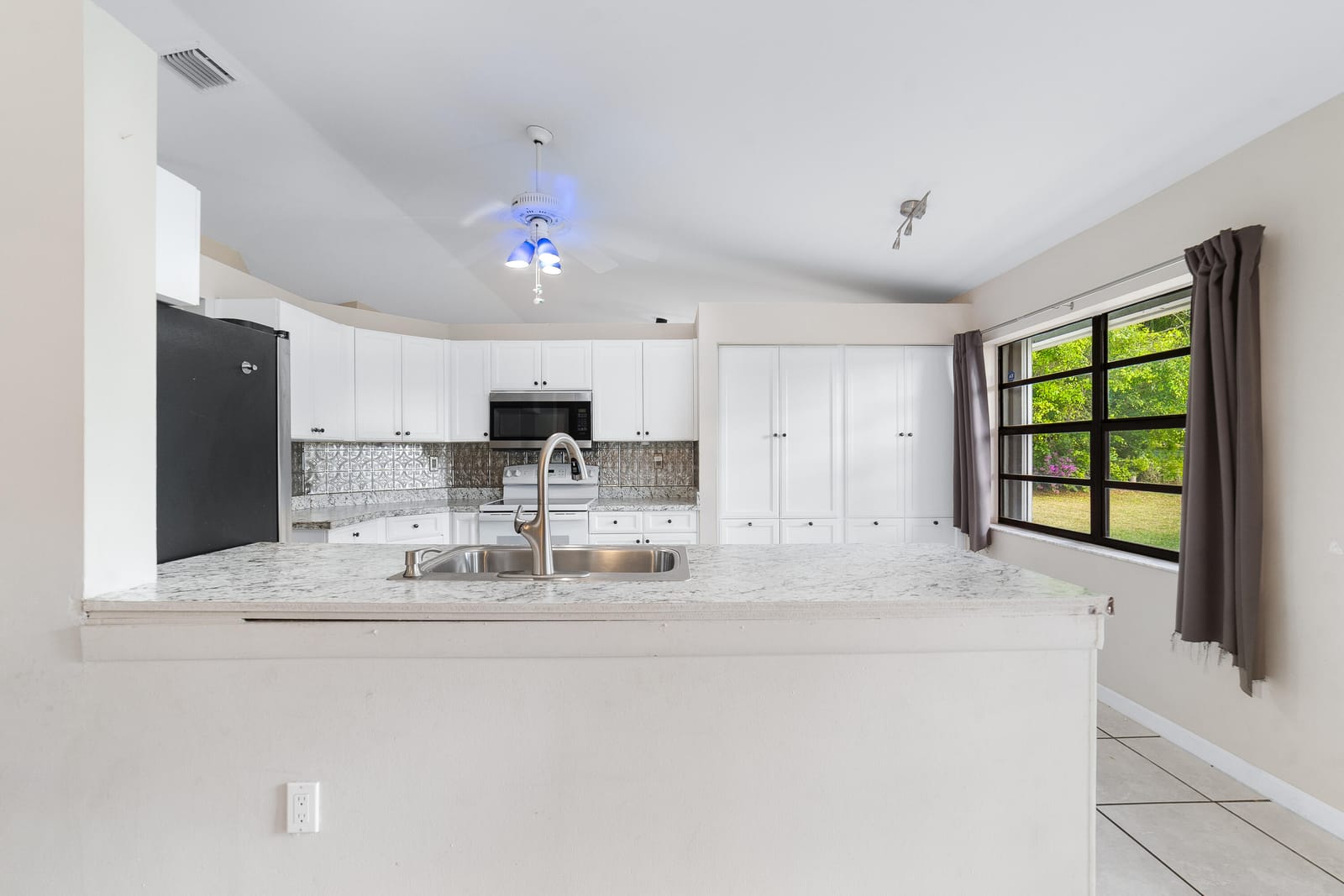 1060 Cedar Creek Way, Davie, FL 33325 photo 6