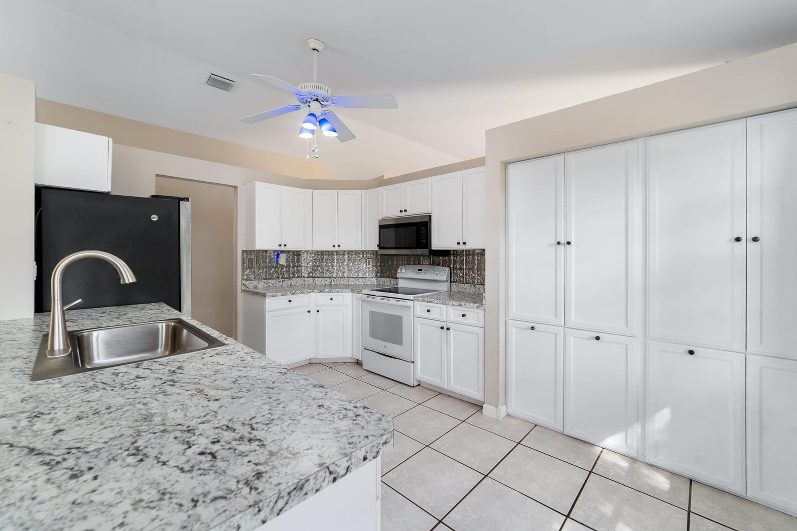 1060 Cedar Creek Way, Davie, FL 33325 photo 7
