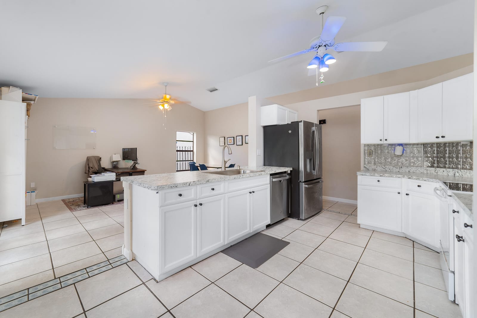 1060 Cedar Creek Way, Davie, FL 33325 photo 9