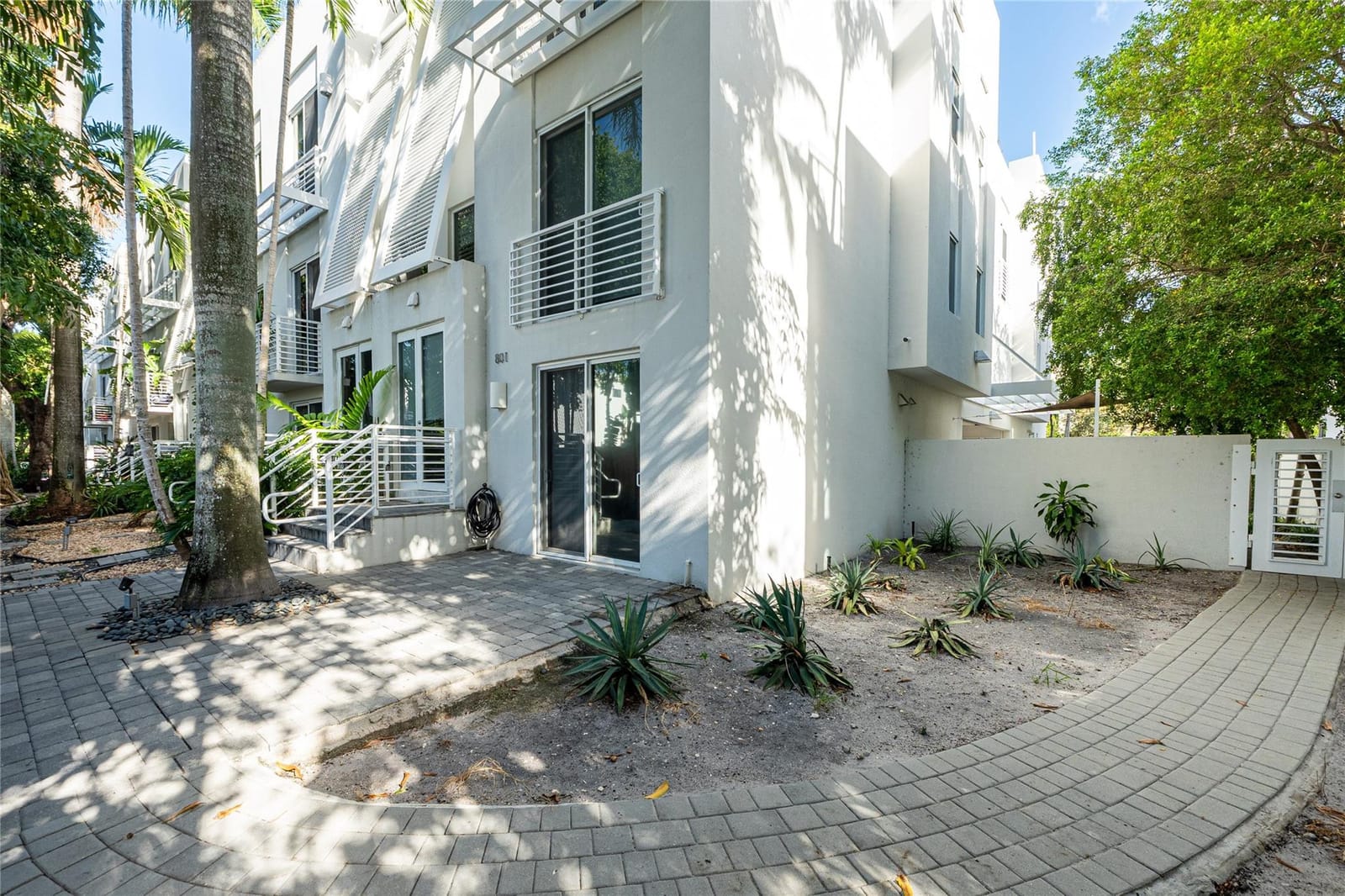 801 SE 12th Court 801 — photo 2