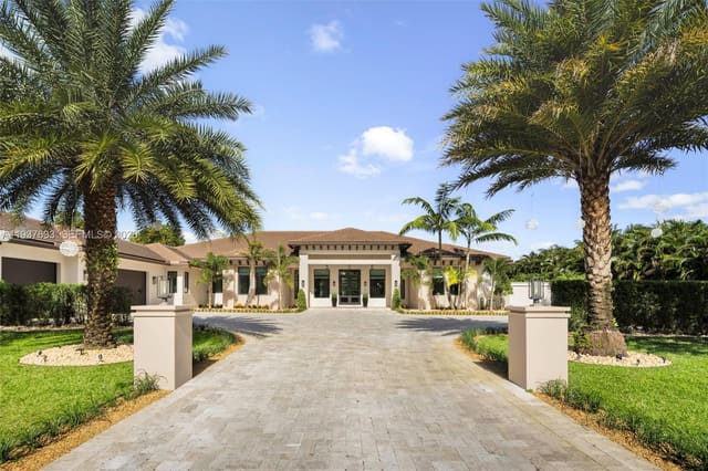 13505 SW 37th Place, Davie, FL 33330