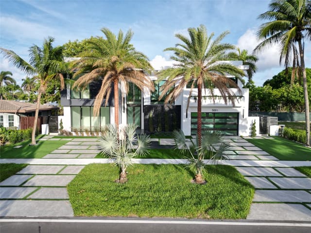 5001 NE 27th Avenue, sold in Coral Key Villas 3rd Sec, Lighthouse Point, FL