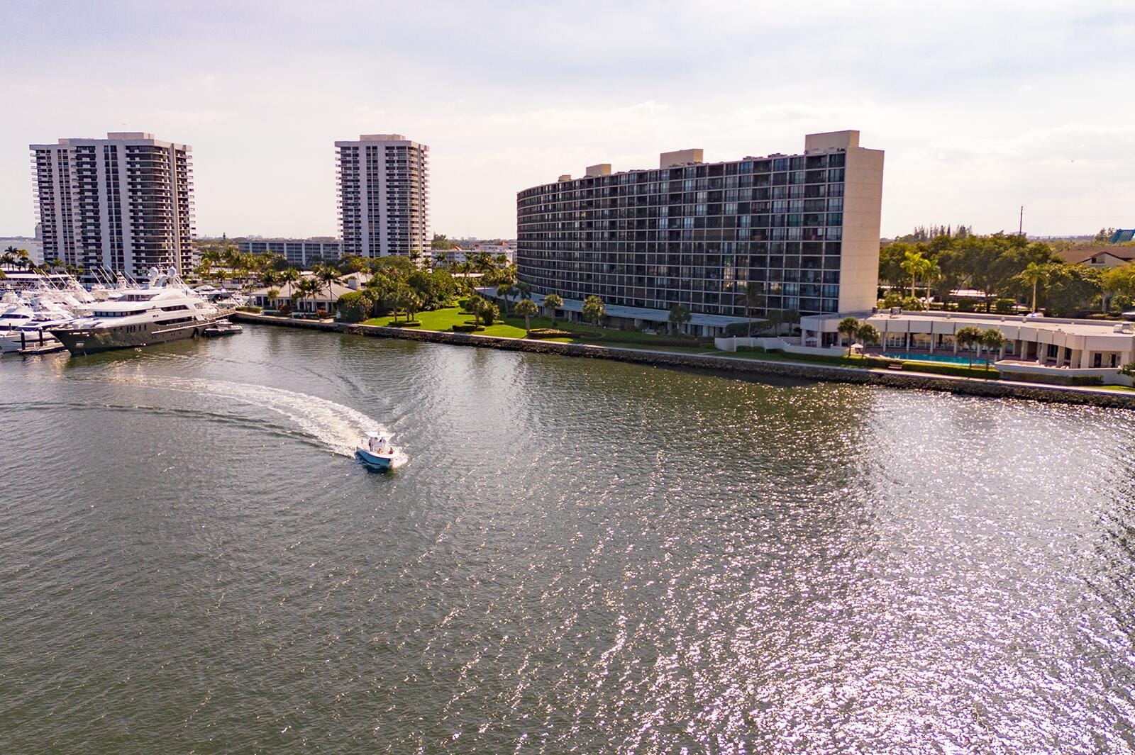 120 Lakeshore Drive 735 — photo 2