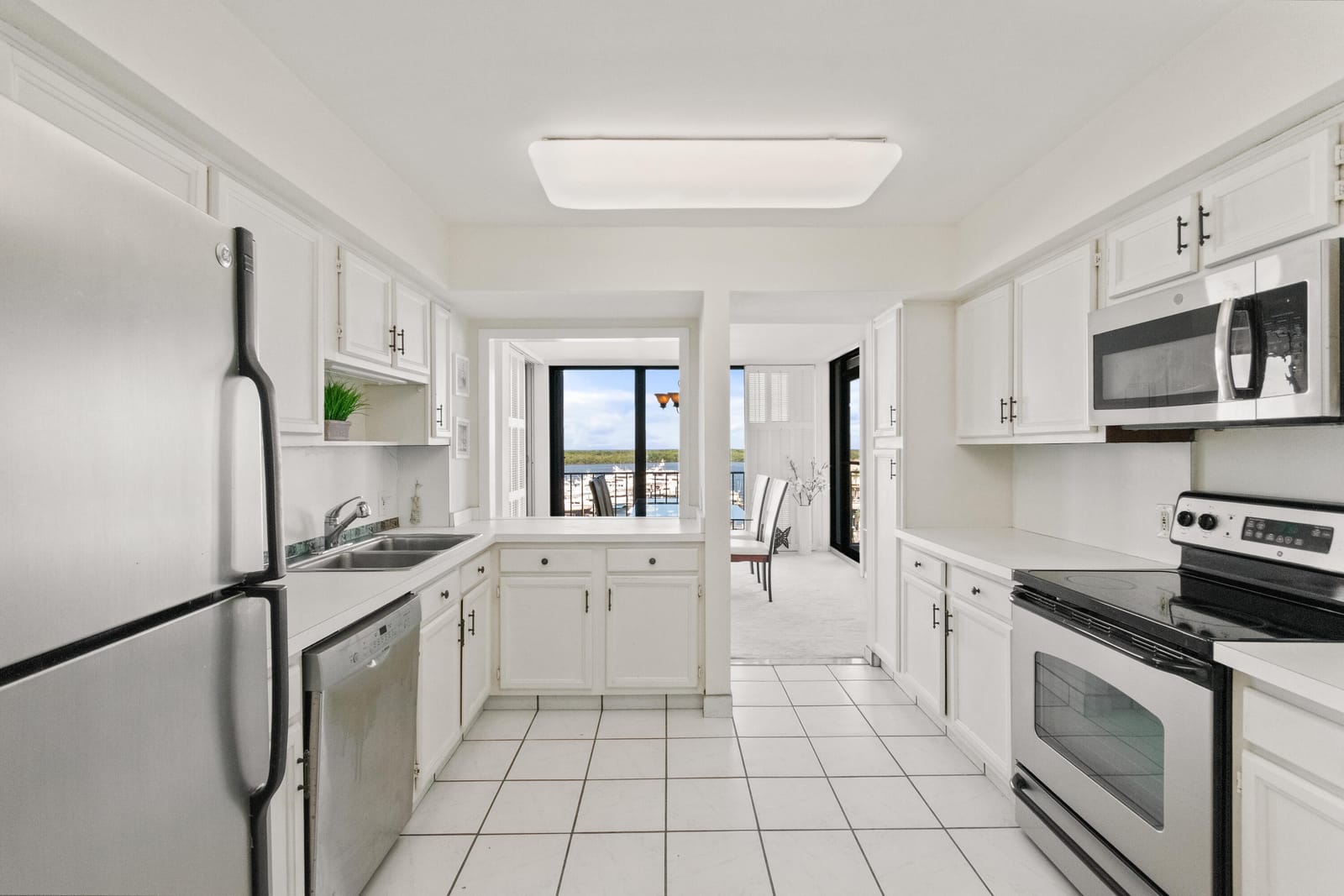 120 Lakeshore Drive 735 — photo 12