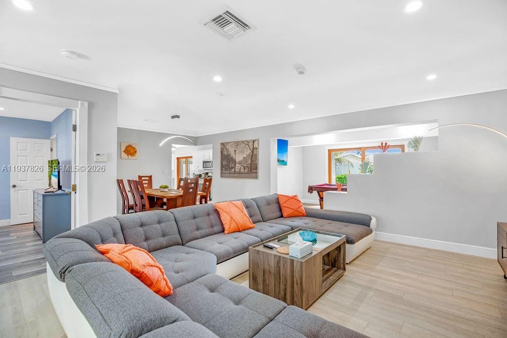 5320 NE 16th Terrace — photo 3