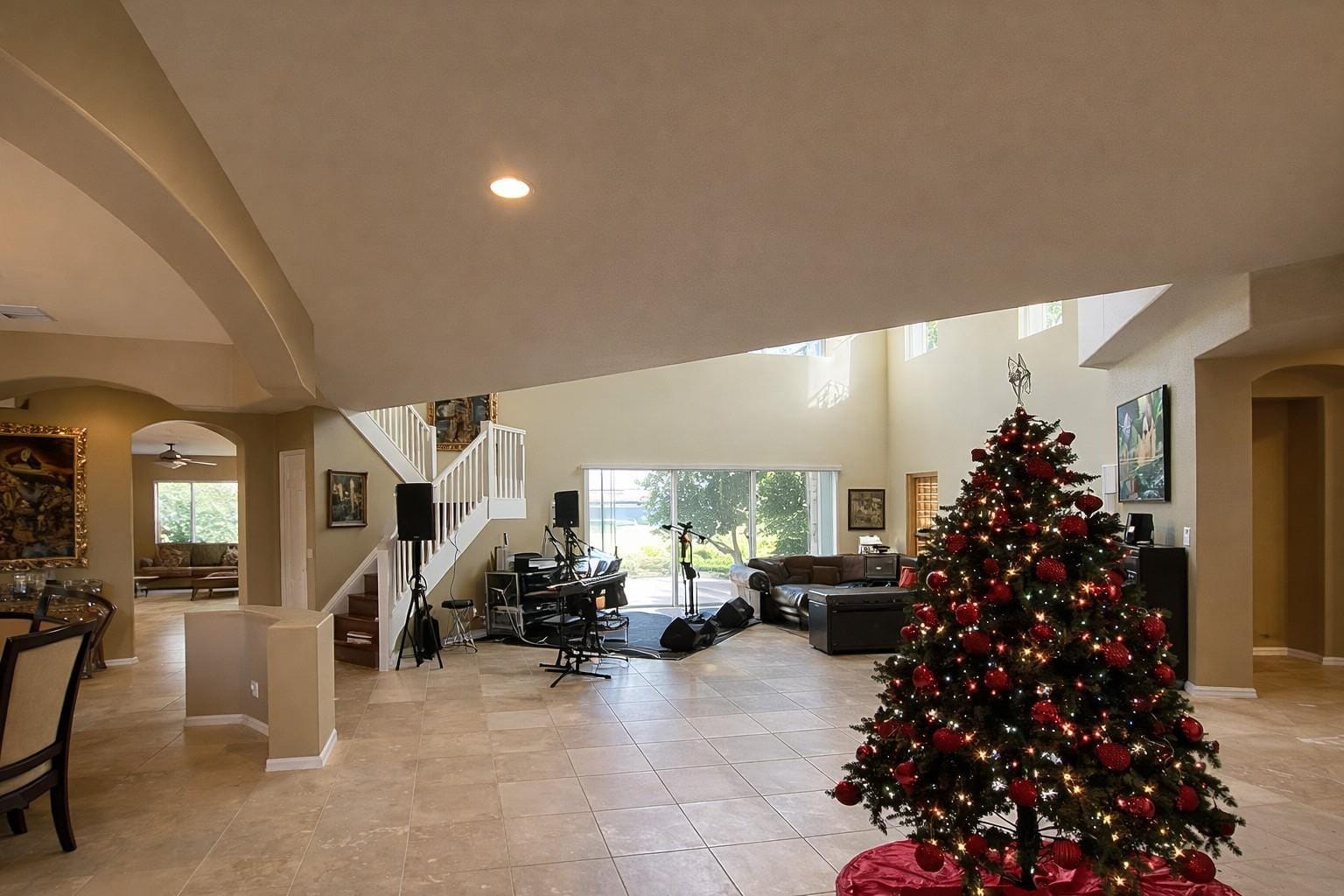 1381 Beacon Circle — photo 2