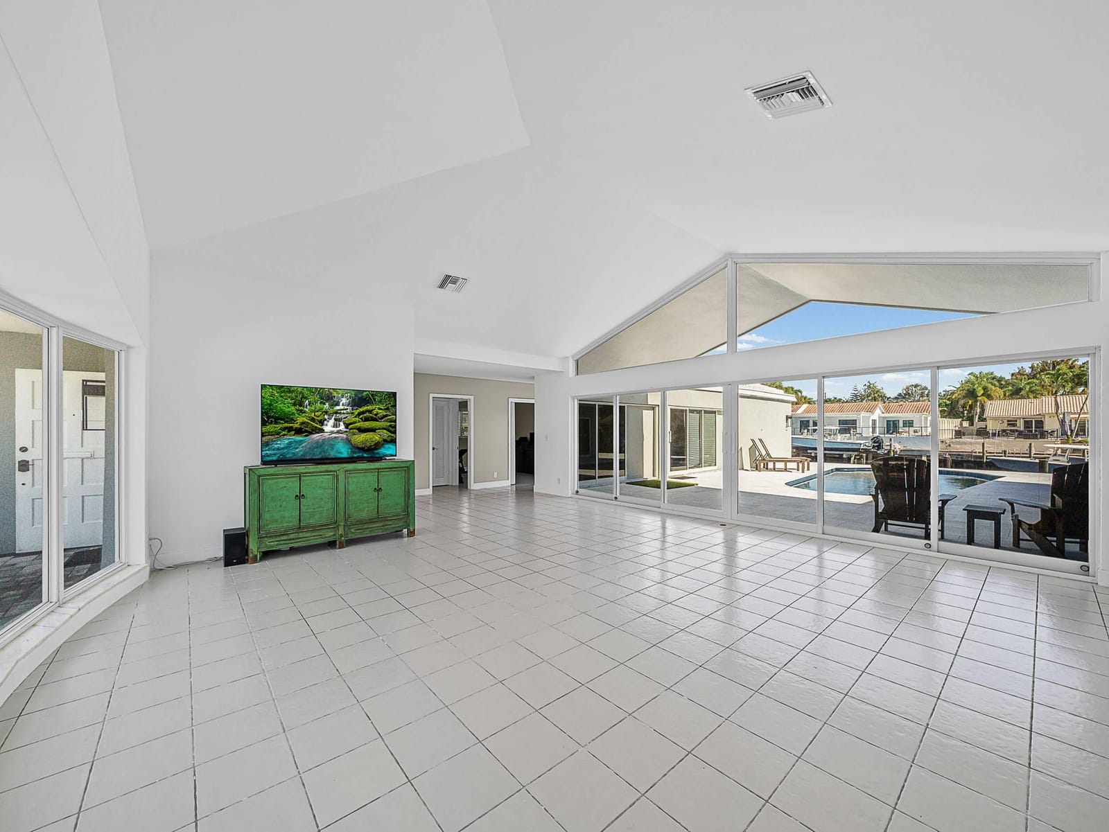830 Cypress Way — photo 7