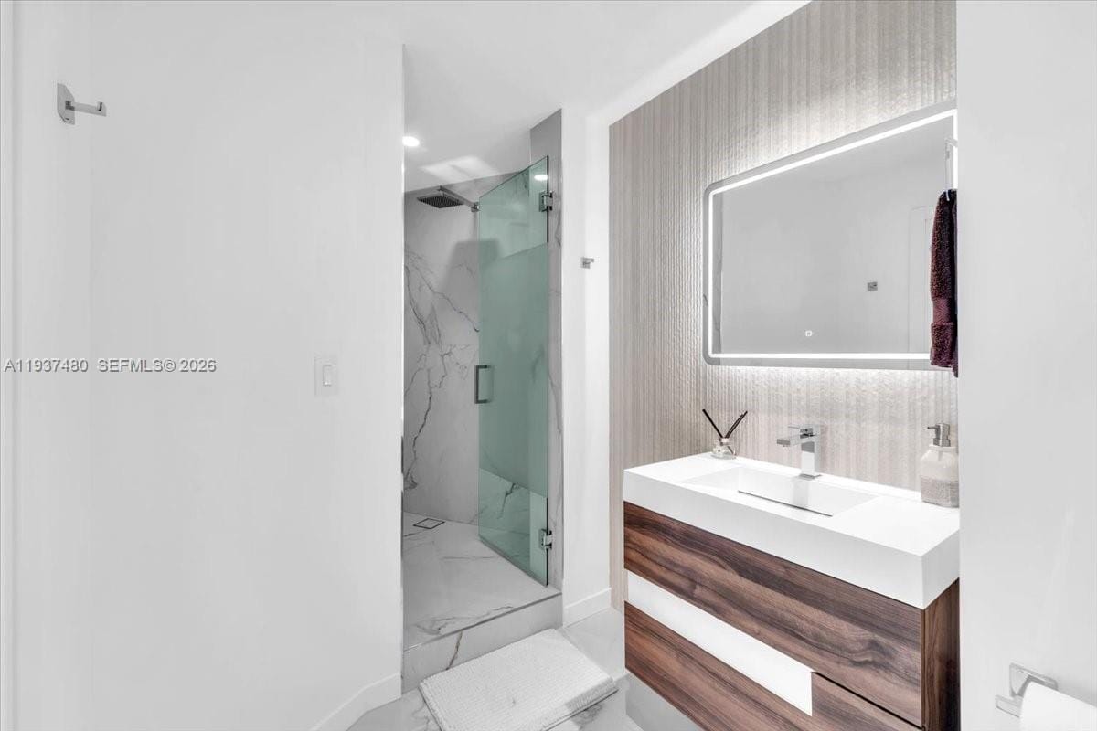 300 S Pointe Drive 1404, Miami Beach, FL 33139 photo 18