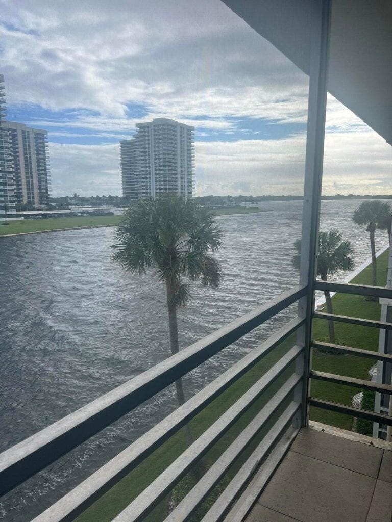 20 Yacht Club Drive 405, North Palm Beach, FL 33408 photo 2
