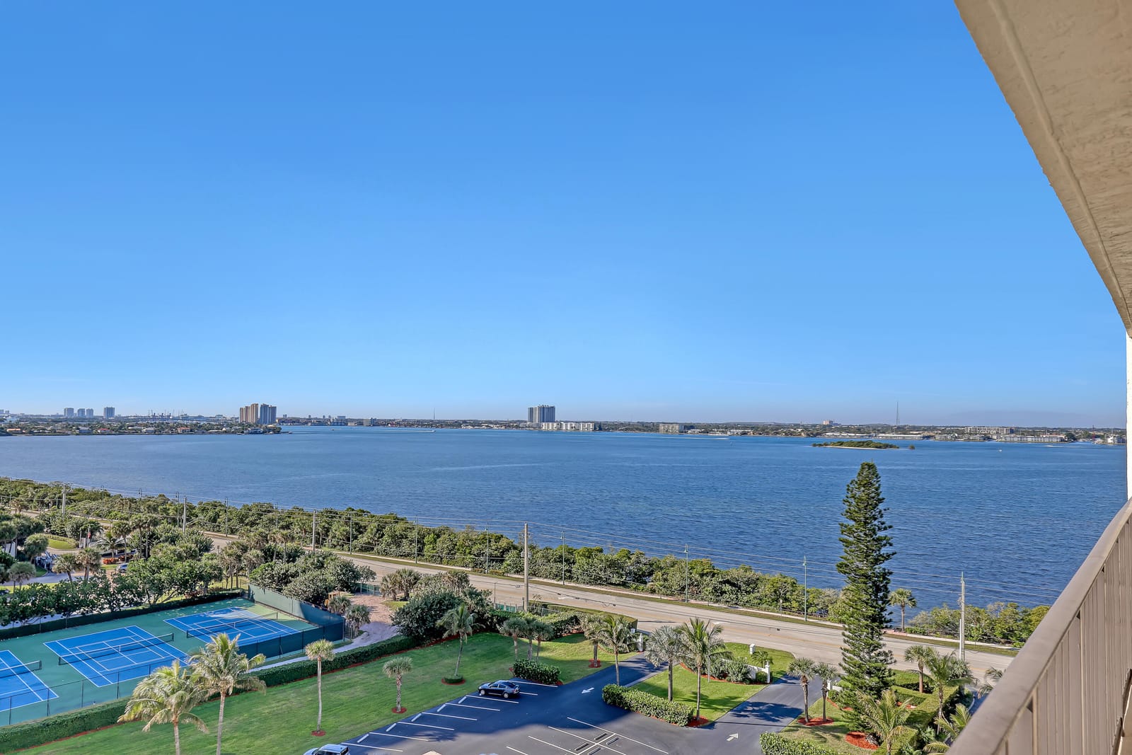 5420 N Ocean Drive 1106 — photo 2