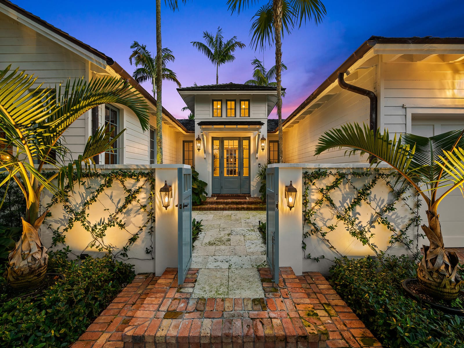 1102 N Vista Del Mar Drive — photo 2