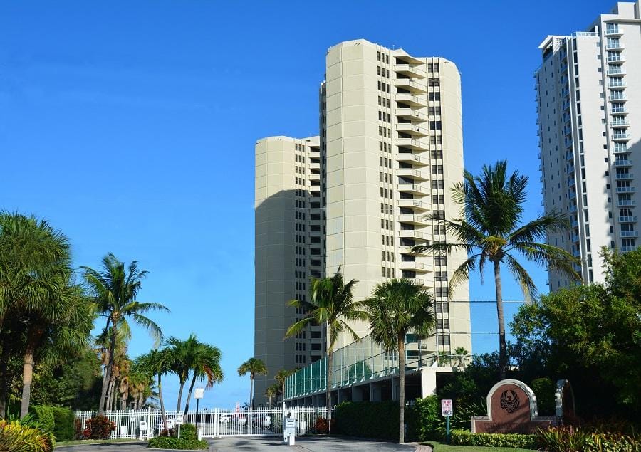 2800 N Ocean Drive B-23c — photo 3
