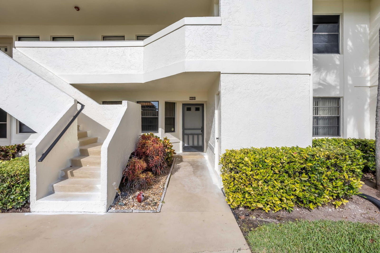 5881 Parkwalk Drive — photo 3