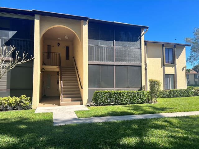 822 Sky Pine Way E2, Greenacres, FL 33415