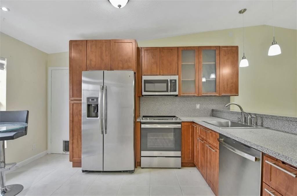 5544 Lakewood Circle E, Pompano Beach, FL 33063
