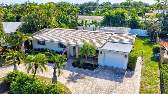 2220 NE 34th Court, sold in Lighthouse Point 6th Sec, Lighthouse Point, FL