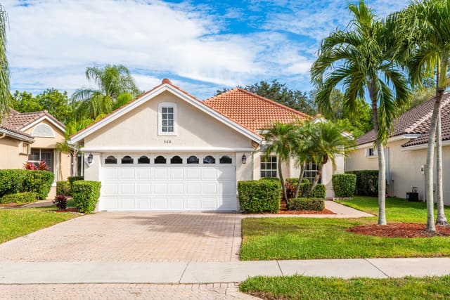 568 SW New Castle Cove, Port St. Lucie, FL 34986