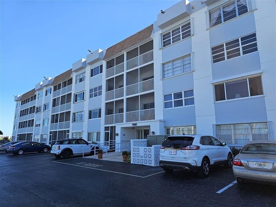 1502 S Lakeside Drive 118 — photo 2