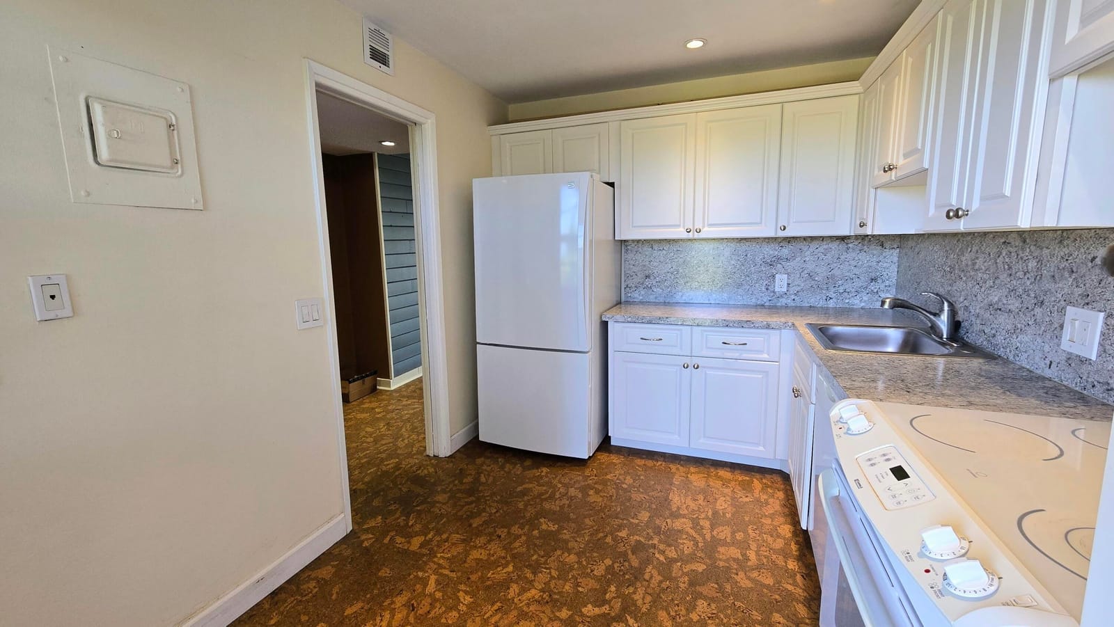 2950 N Palm Aire Drive 604 — photo 2
