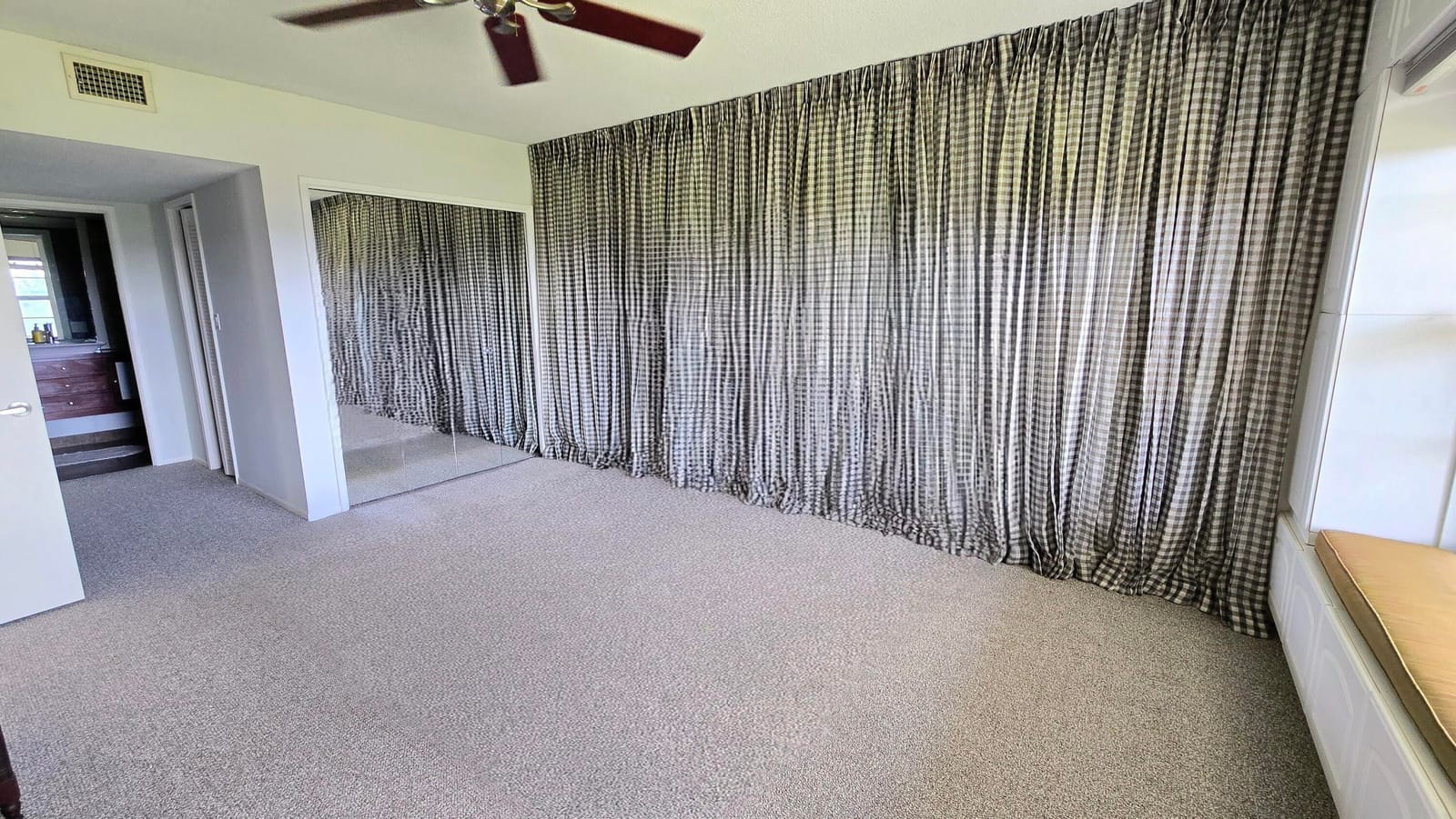 2950 N Palm Aire Drive 604 — photo 10