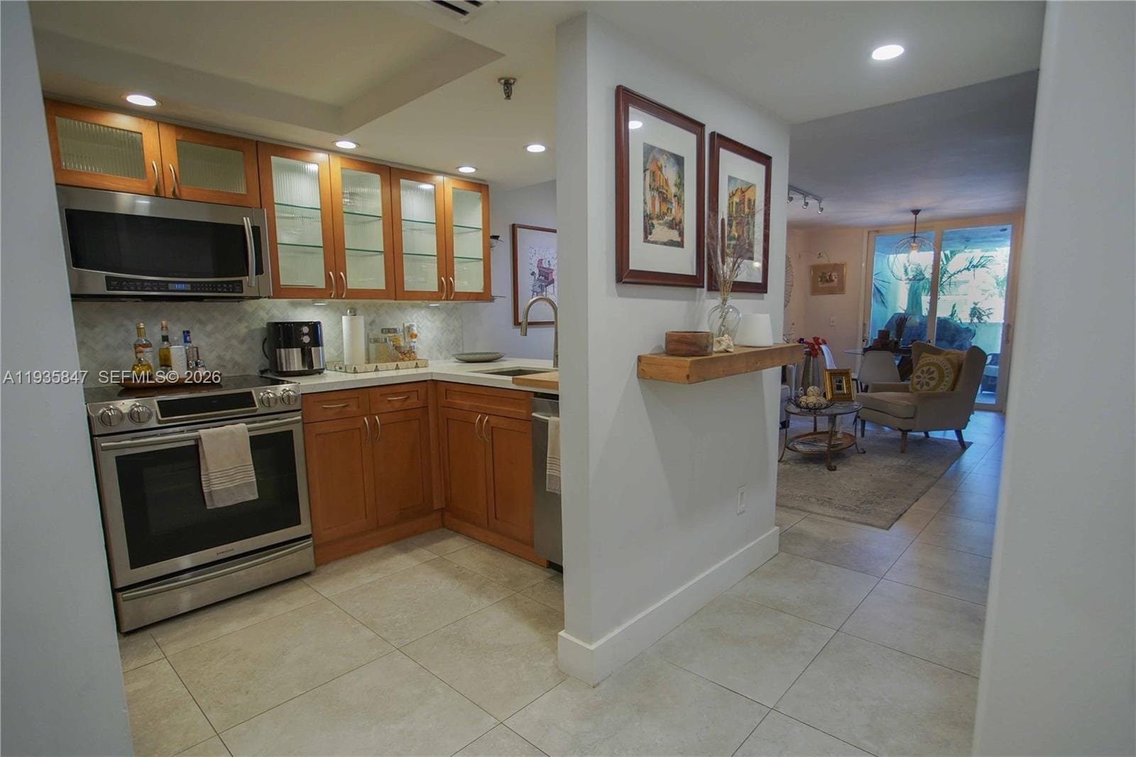 5880 Collins Avenue 302 — photo 7