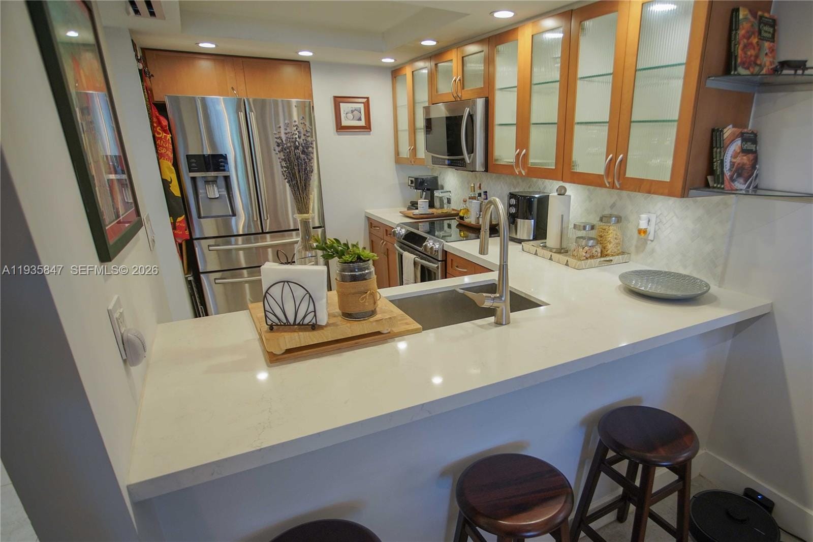 5880 Collins Avenue 302 — photo 9