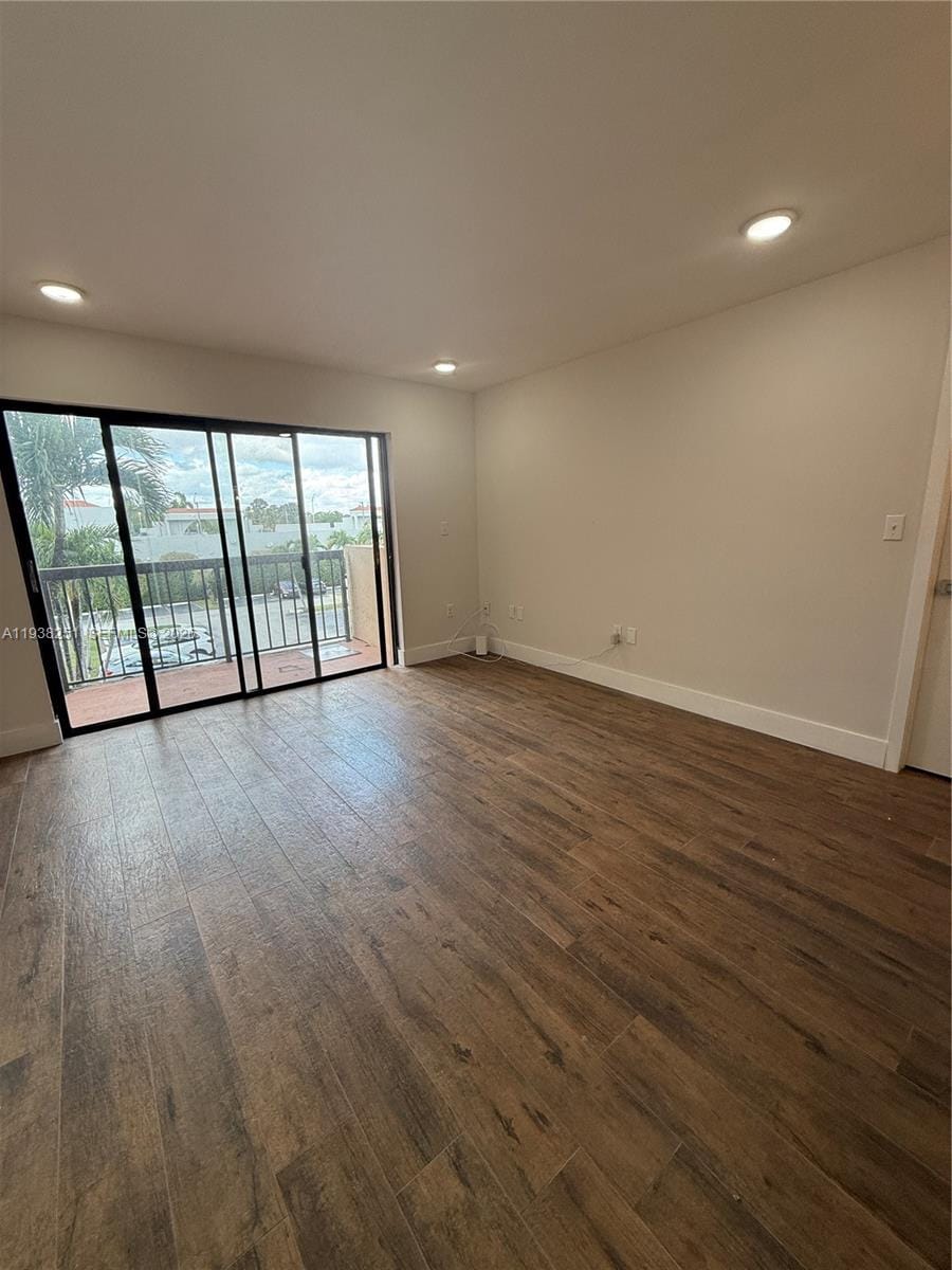 995 SW 84th Avenue 304 — photo 5