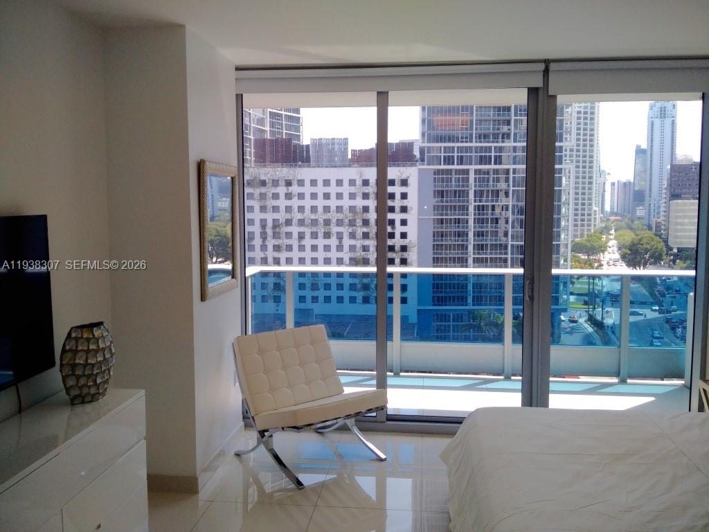 200 Biscayne Boulevard Way 906, Miami, FL 33131 photo 17