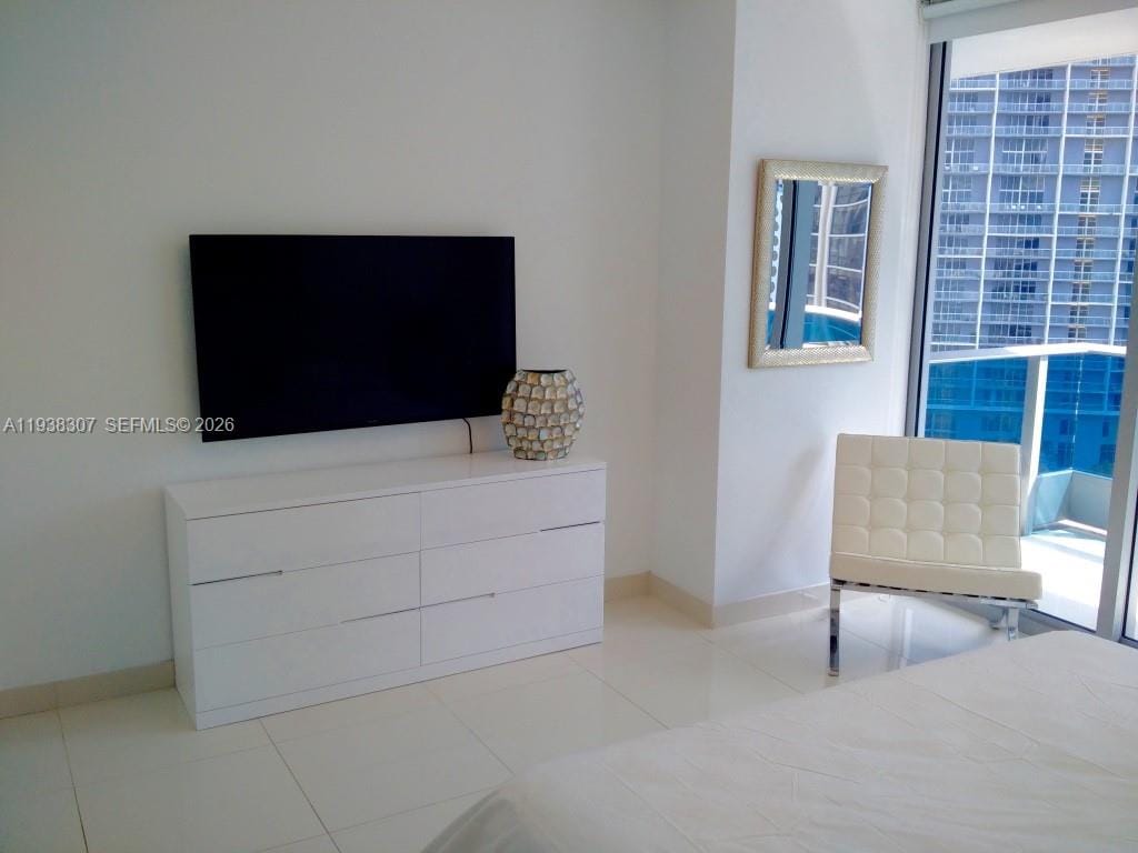 200 Biscayne Boulevard Way 906, Miami, FL 33131 photo 3