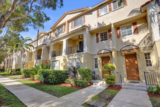 4533 Danson Way, Delray Beach, FL 33445