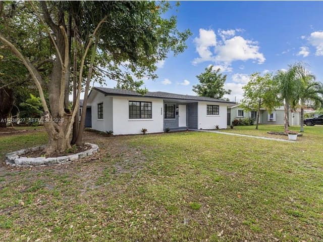 6800 SW 10th Court, sold in Pembroke Pines No 3, Pembroke Pines, FL