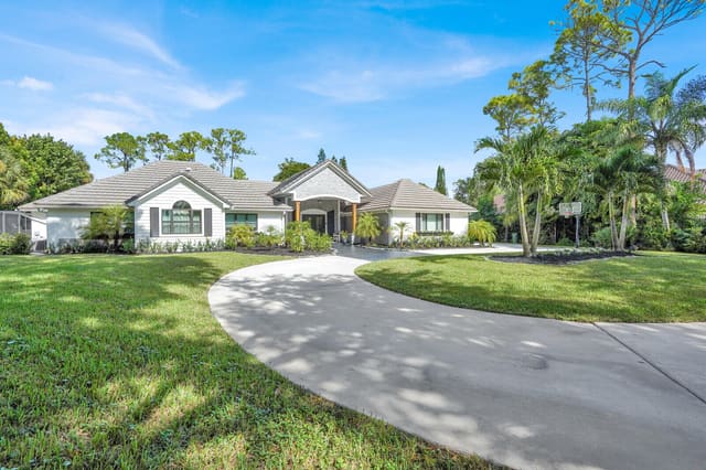 13825 Greentree Trail, sold in Pinewood Of Wellington, Wellington, FL