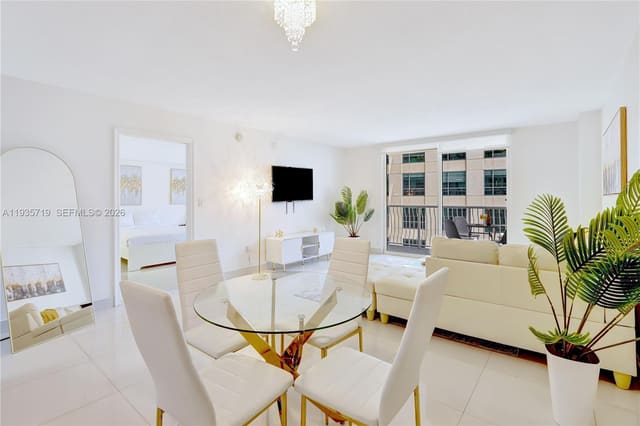 1200 Brickell Bay Drive 2504, Miami, FL 33131