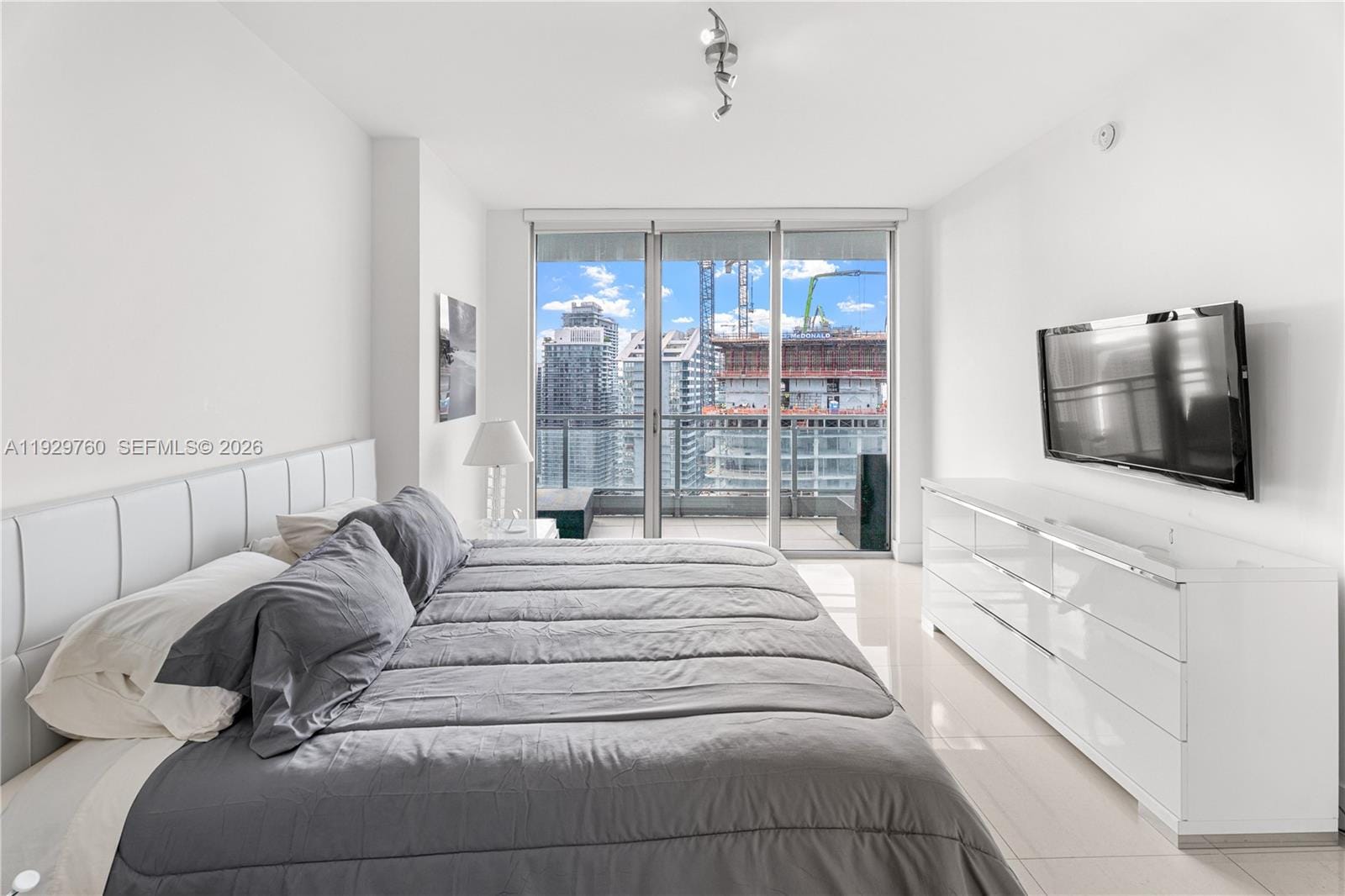92 SW 3rd Street 4704, Miami, FL 33130 photo 12