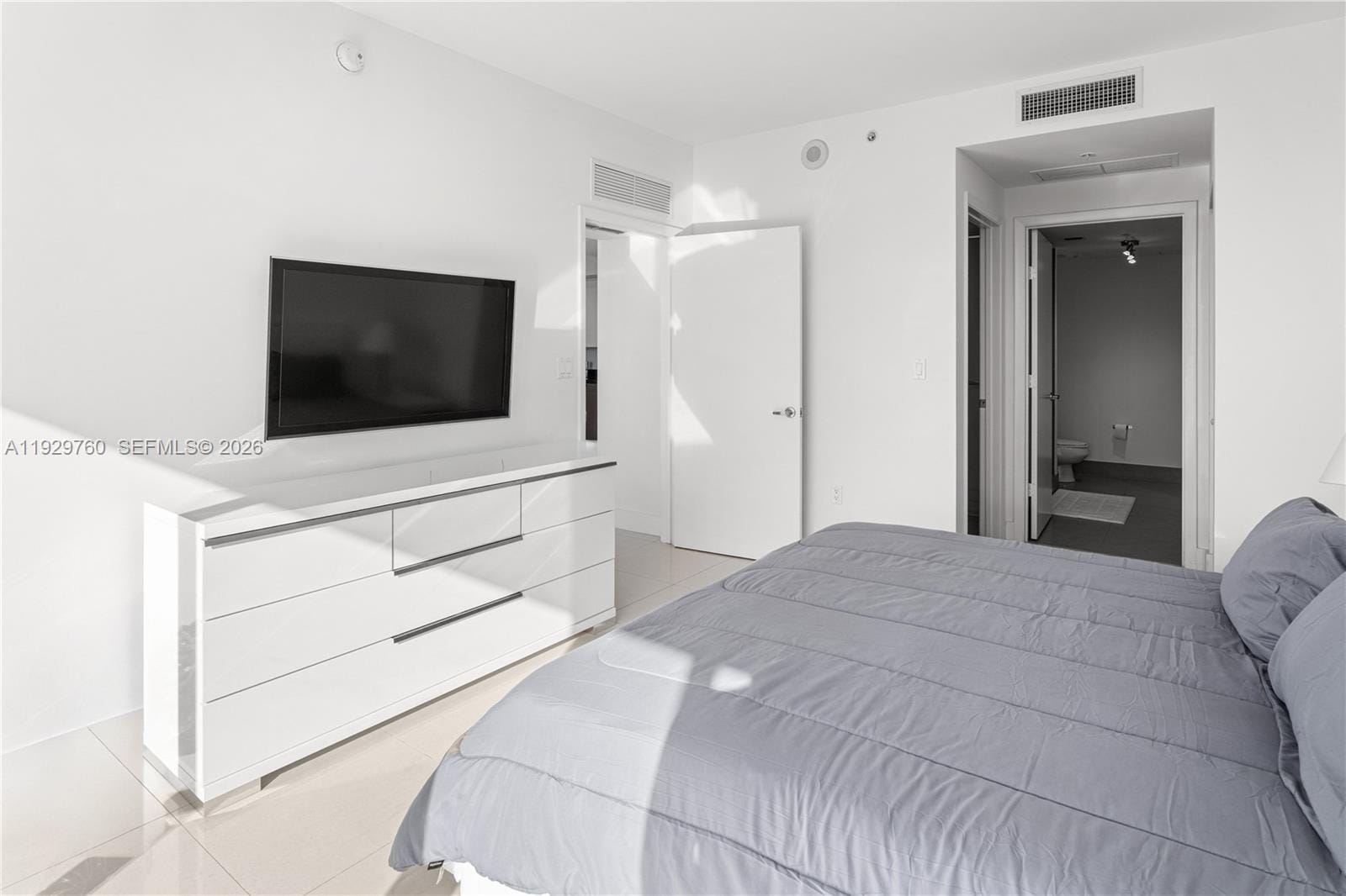 92 SW 3rd Street 4704, Miami, FL 33130 photo 17