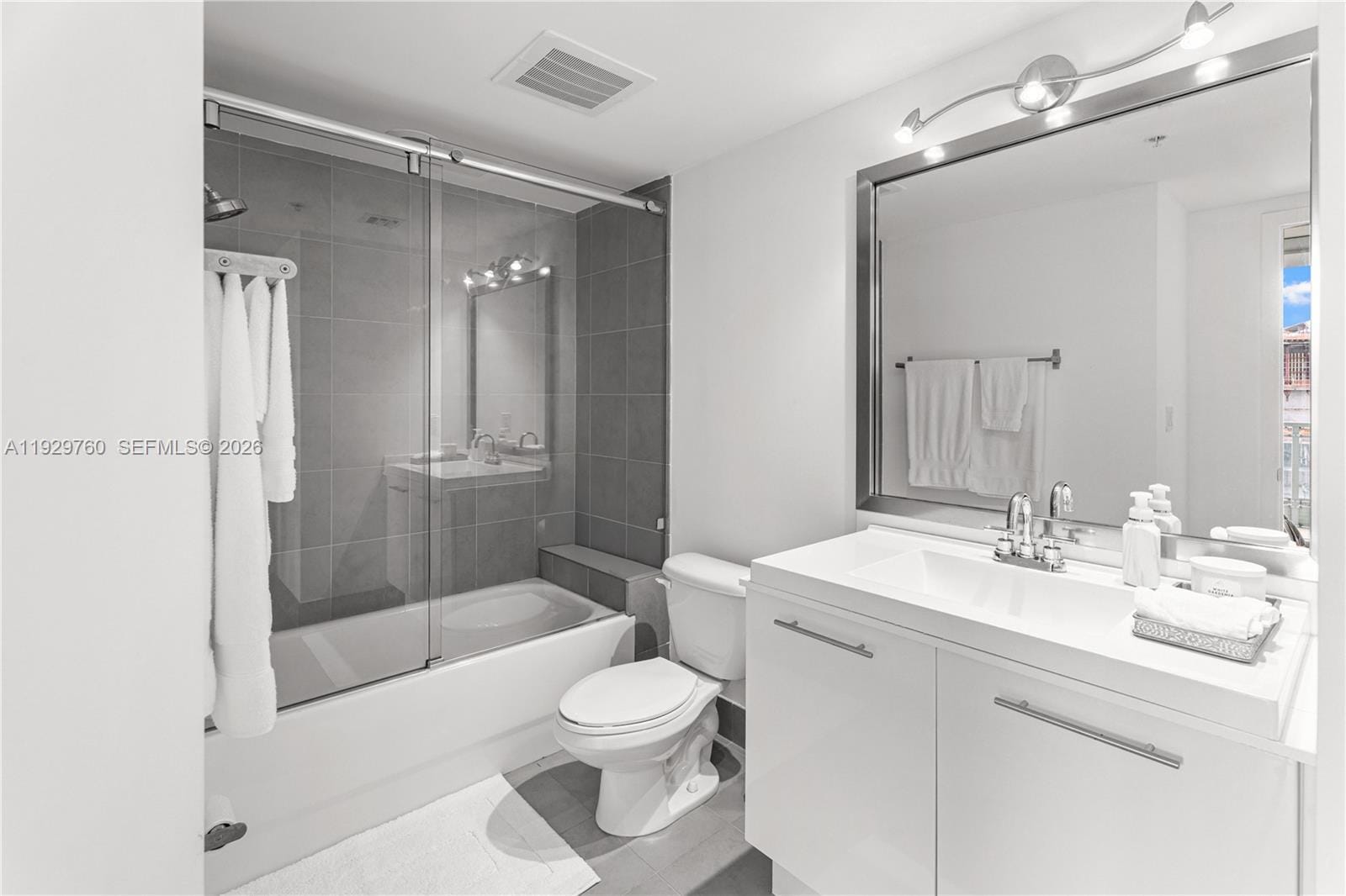 92 SW 3rd Street 4704, Miami, FL 33130 photo 21