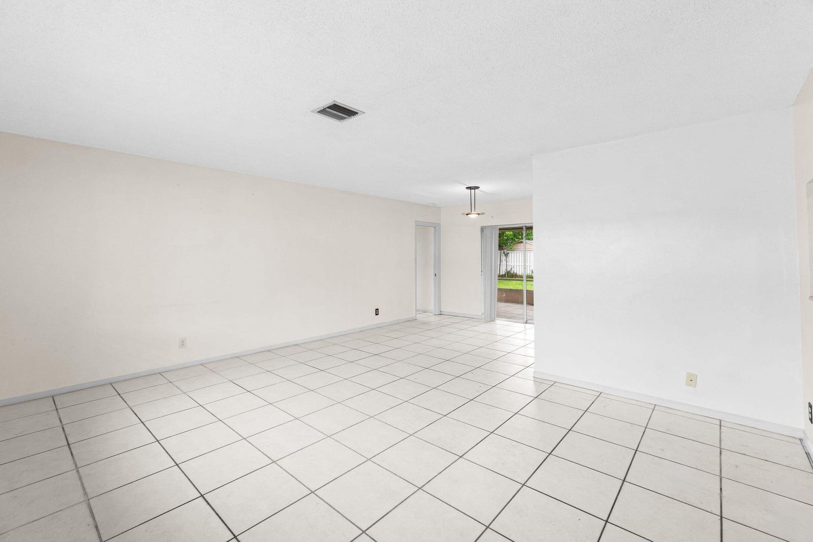 921 SW 11th Terrace — photo 10