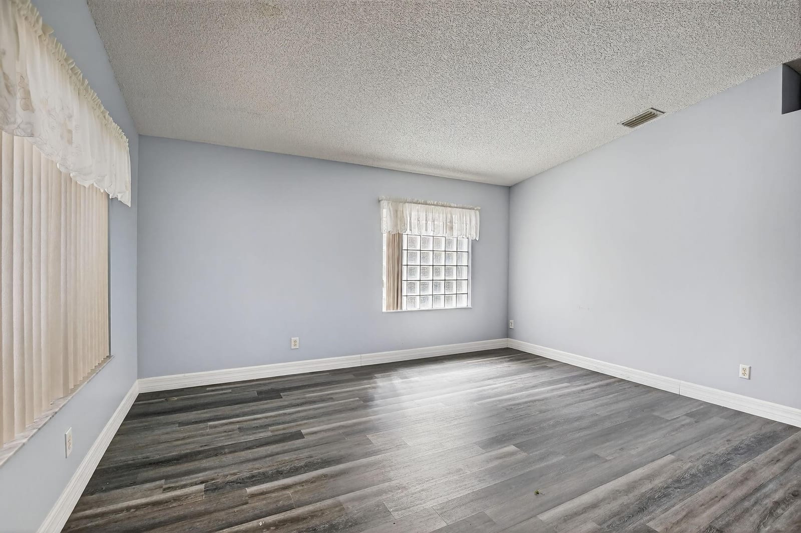 1601 SW 106th Terrace — photo 4