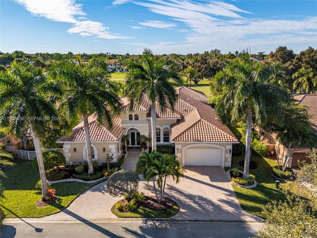 610 W Enclave Circle W, Pembroke Pines, FL 33027