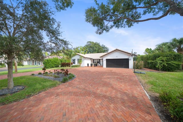 1701 NW 84th Drive, Coral Springs, FL 33071