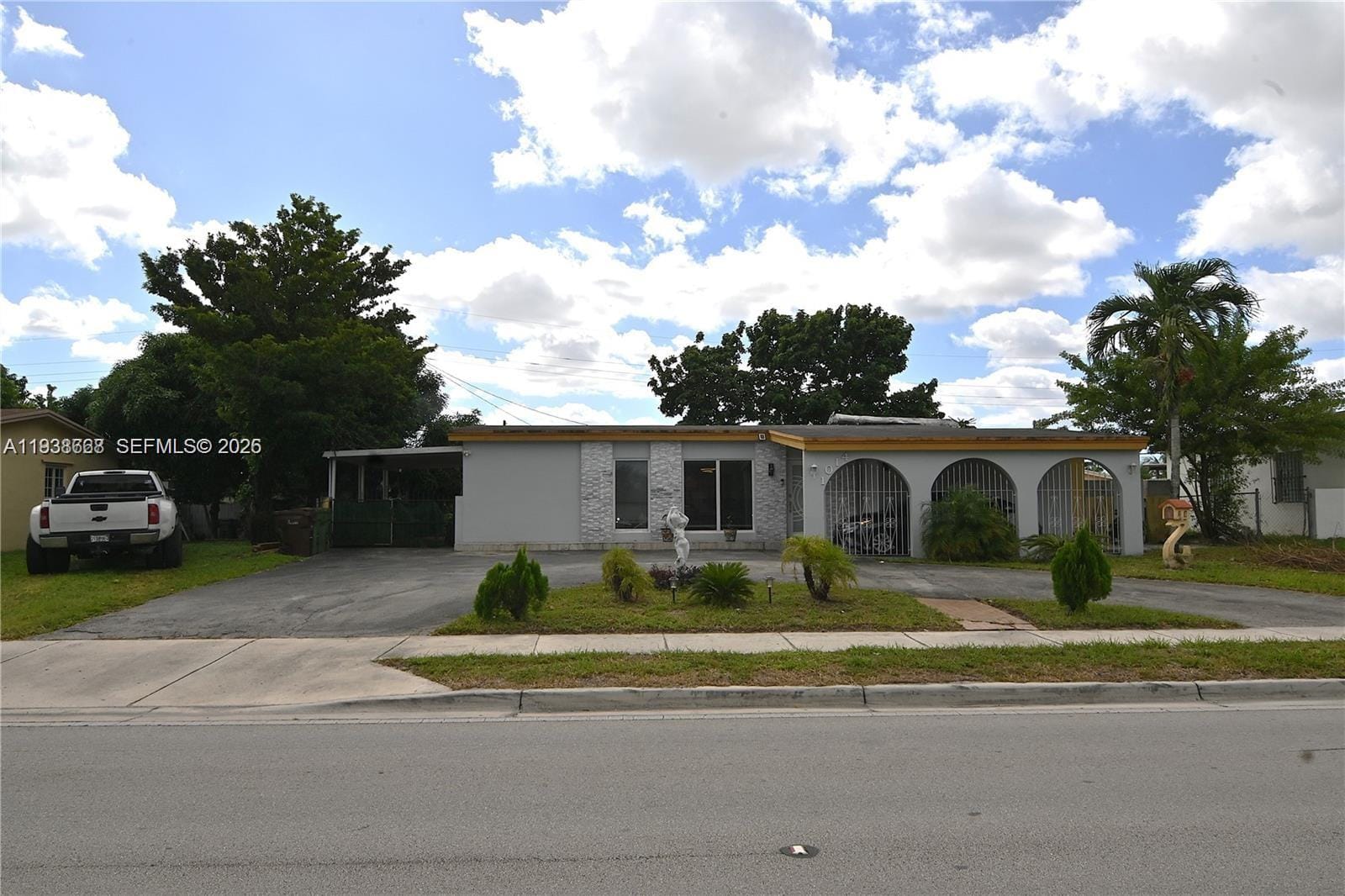 Sold home at 1014 W 68th Street, Hialeah, FL 33014