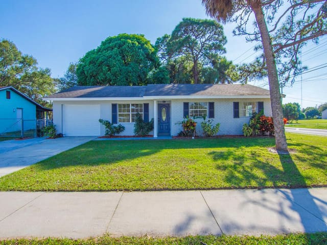 3215 Indiana Court, sold in Pinecrest Estates Unit 1, Fort Pierce, FL