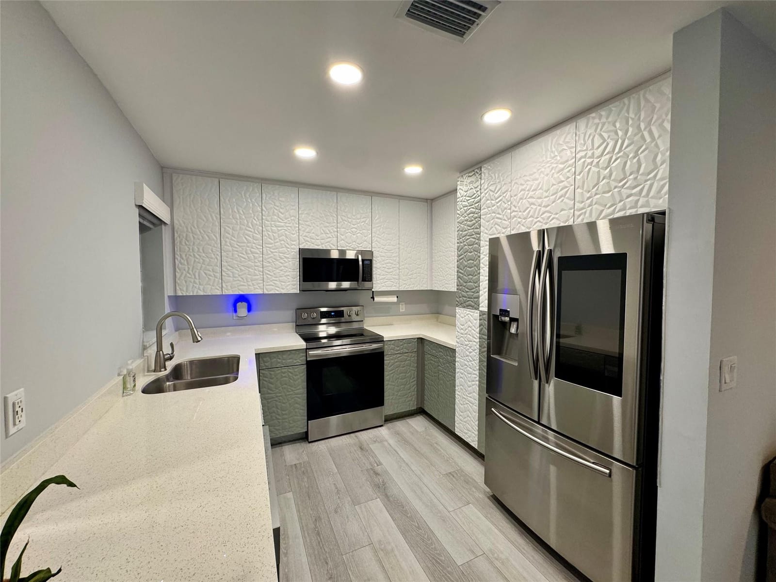 4174 Carambola Circle 4174 — photo 5