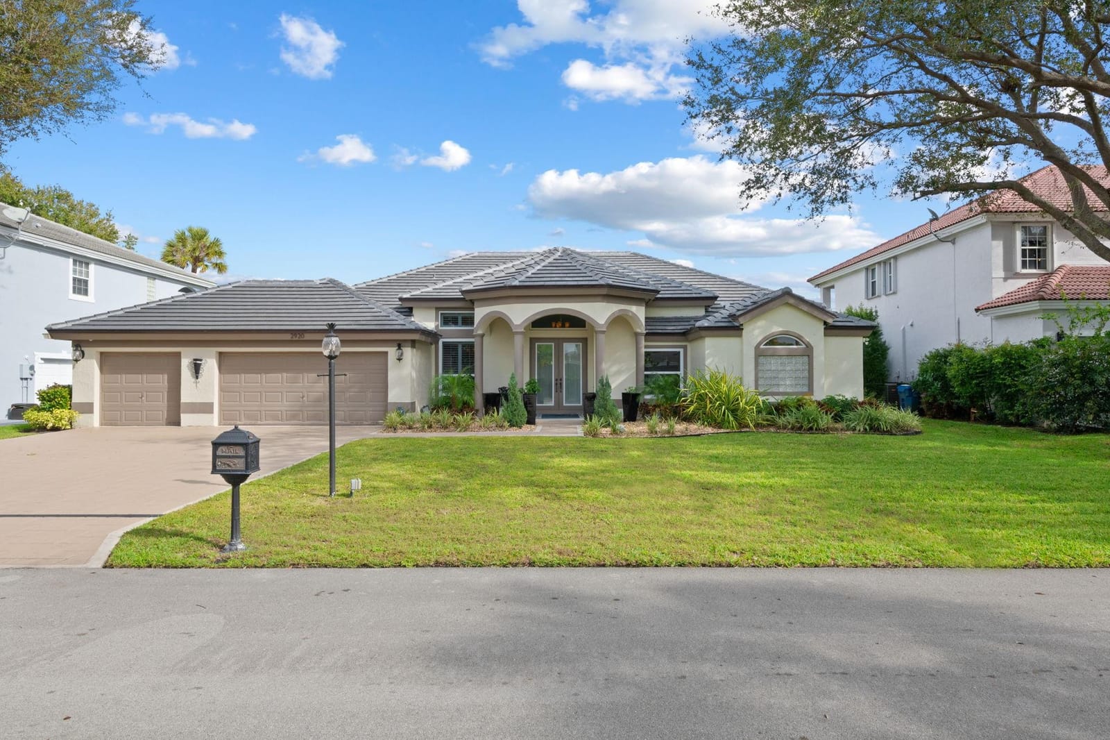 2920 Oak Tree Drive — photo 3