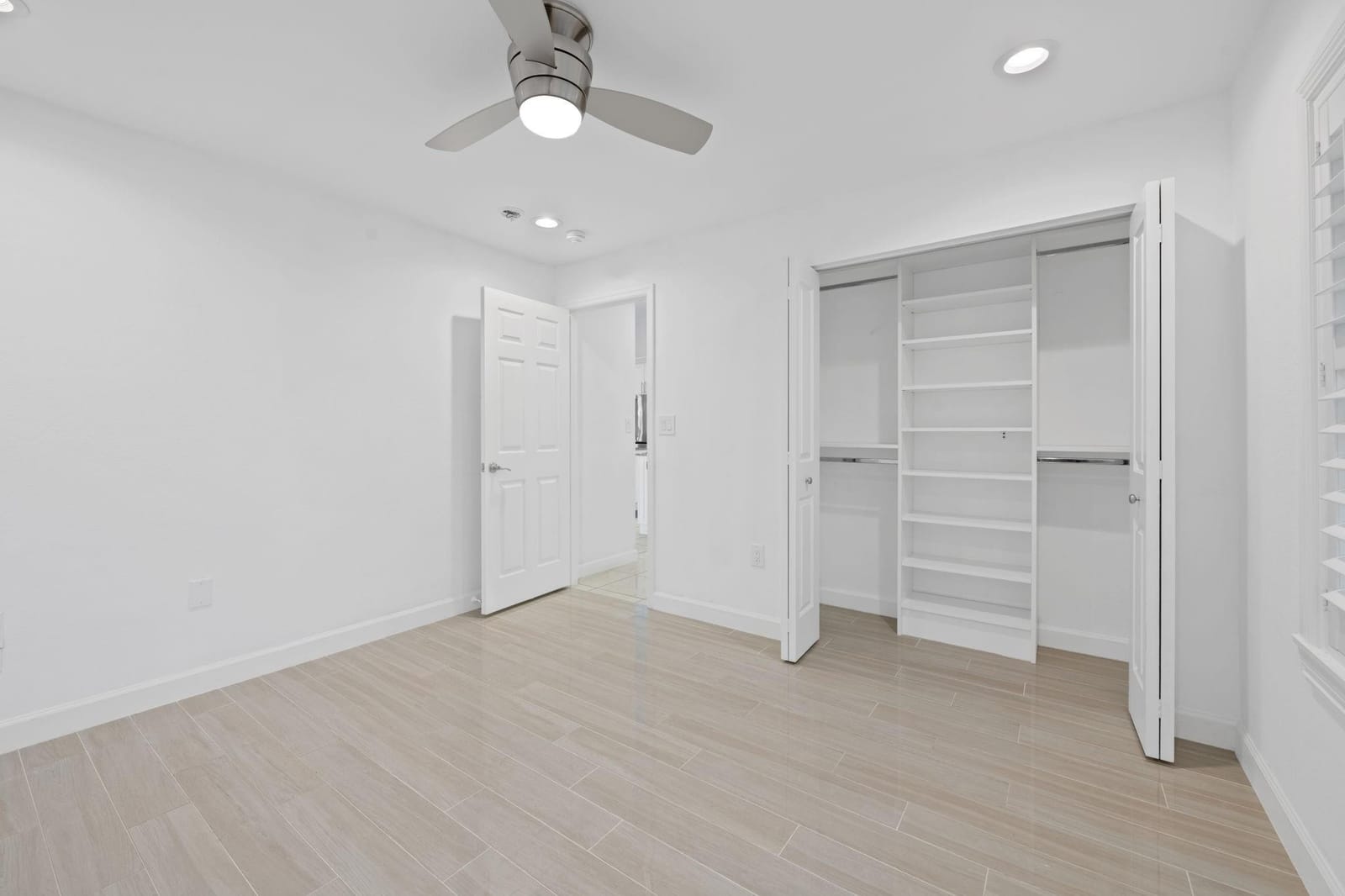 2920 Oak Tree Drive, Oakland Park, FL 33309 photo 22