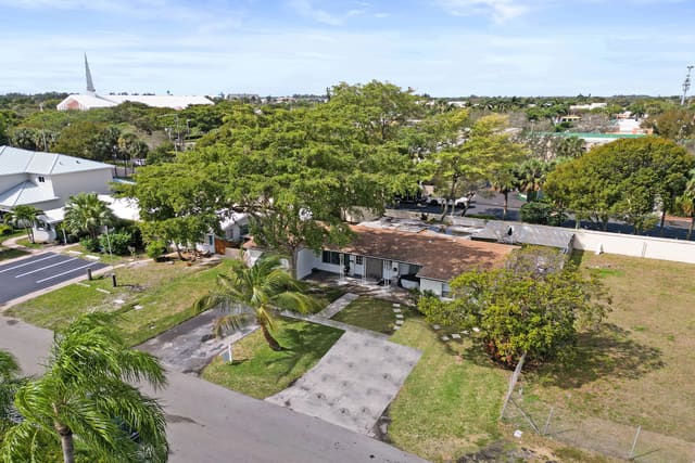 2461 NE 20th Avenue, Lighthouse Point, FL 33064