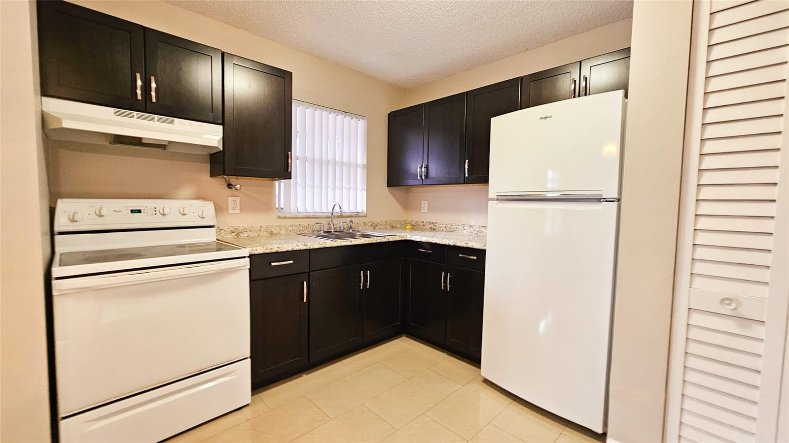 416 Lakeside Drive 129 — photo 3
