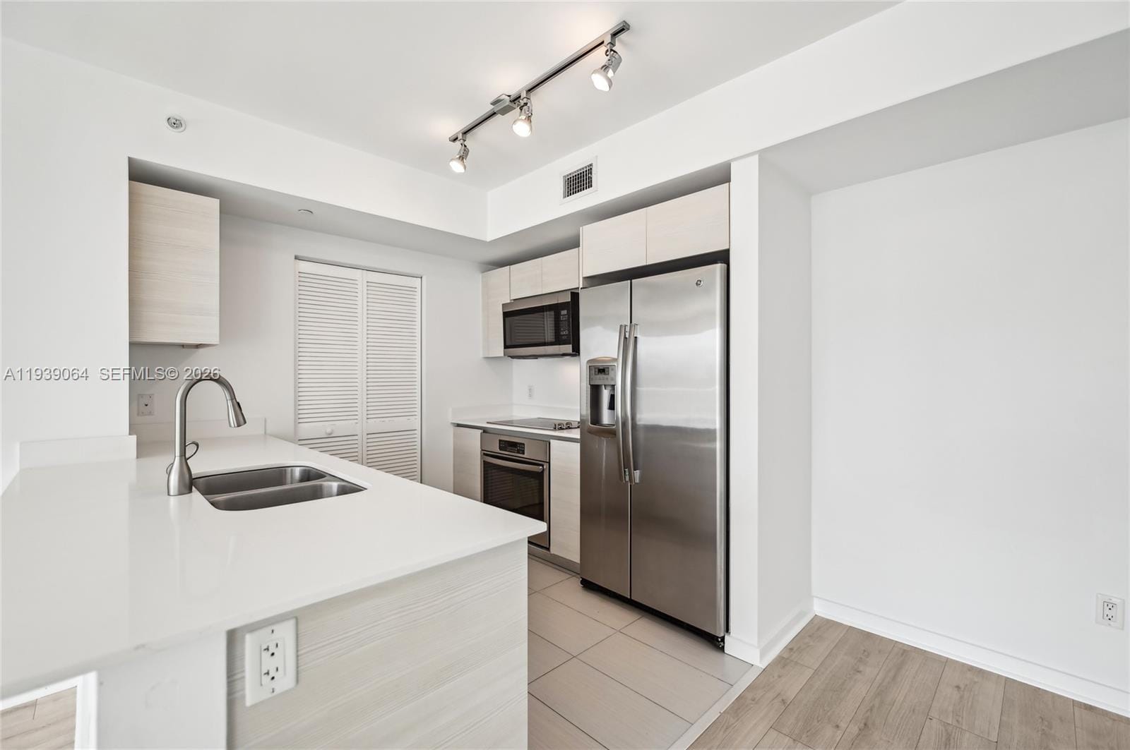 4250 Biscayne Boulevard 1516 — photo 8