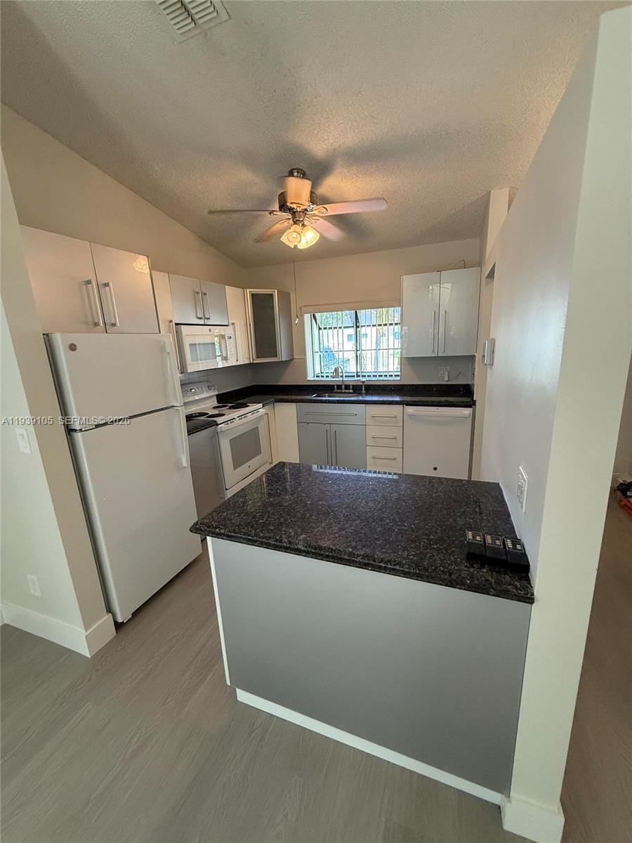 7808 NW 60th Street — photo 4